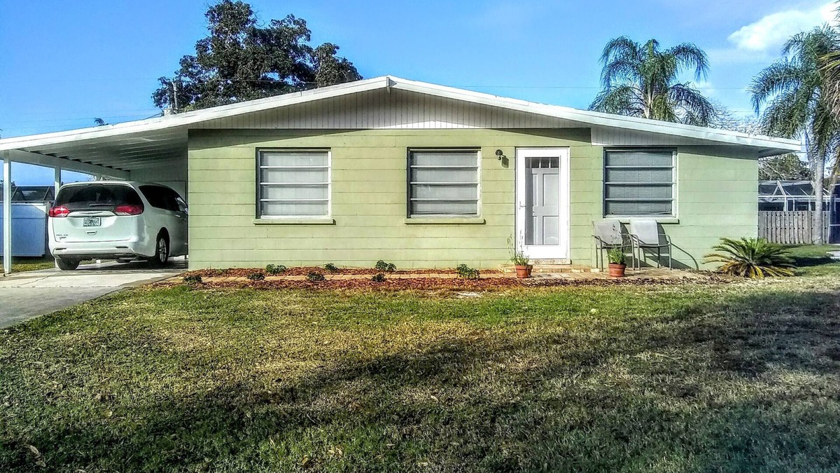 Vamo House | Super South Sarasota Location minutes to Amenities