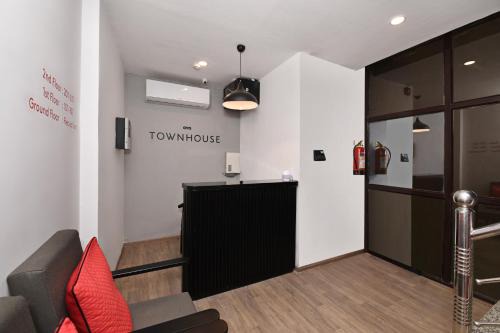 Indira Nagar Hotel | Super TownHouse 244 Munshipuliya