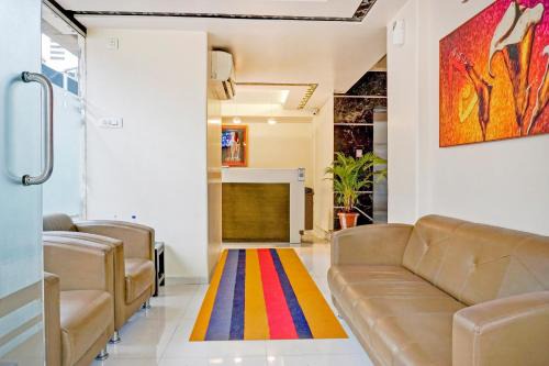 Pimpri Colony Hotel | Super Townhouse OAK Regal Inn Near Sant Tukaram Nagar Metro Station