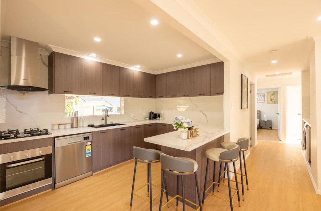 Macgregor House | Super Value 4BR House near Westfield Shops and Parks