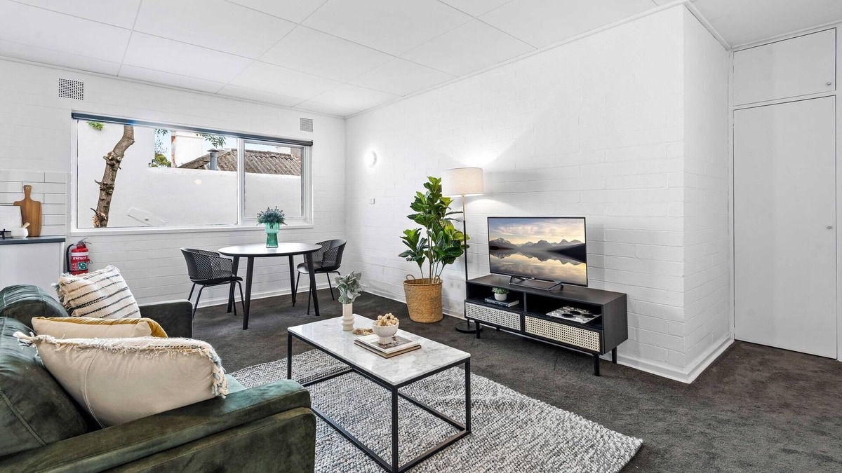 Parkville Apartment | Superb 1-Bed Unit with A Generous Balcony