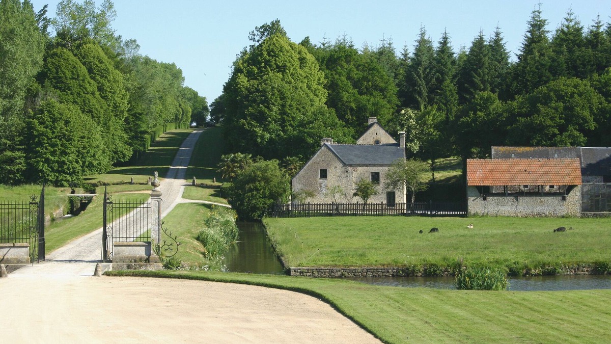 Negreville House | Superb 16th century mill
