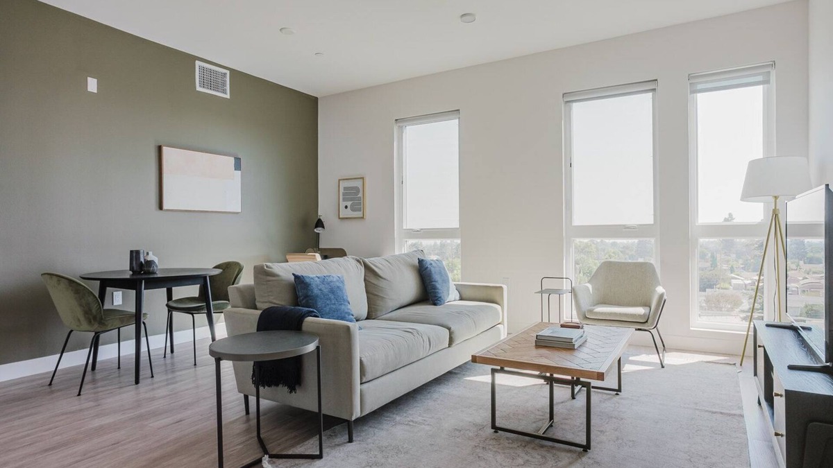 East Pasadena Apartment | Superb 1BR w/Gym & Elev, nr Dining & Hiking