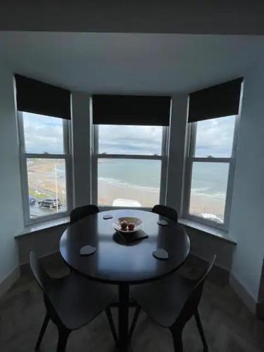 Scarborough Apartment | Superb 2 Bedroom Sea View Flat