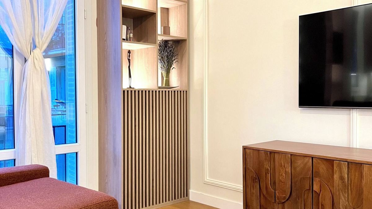 Riquier Apartment | SUPERB 2-ROOM APARTMENT, NEWLY RENOVATED. CLOSE TO PORT AND SHOPS.