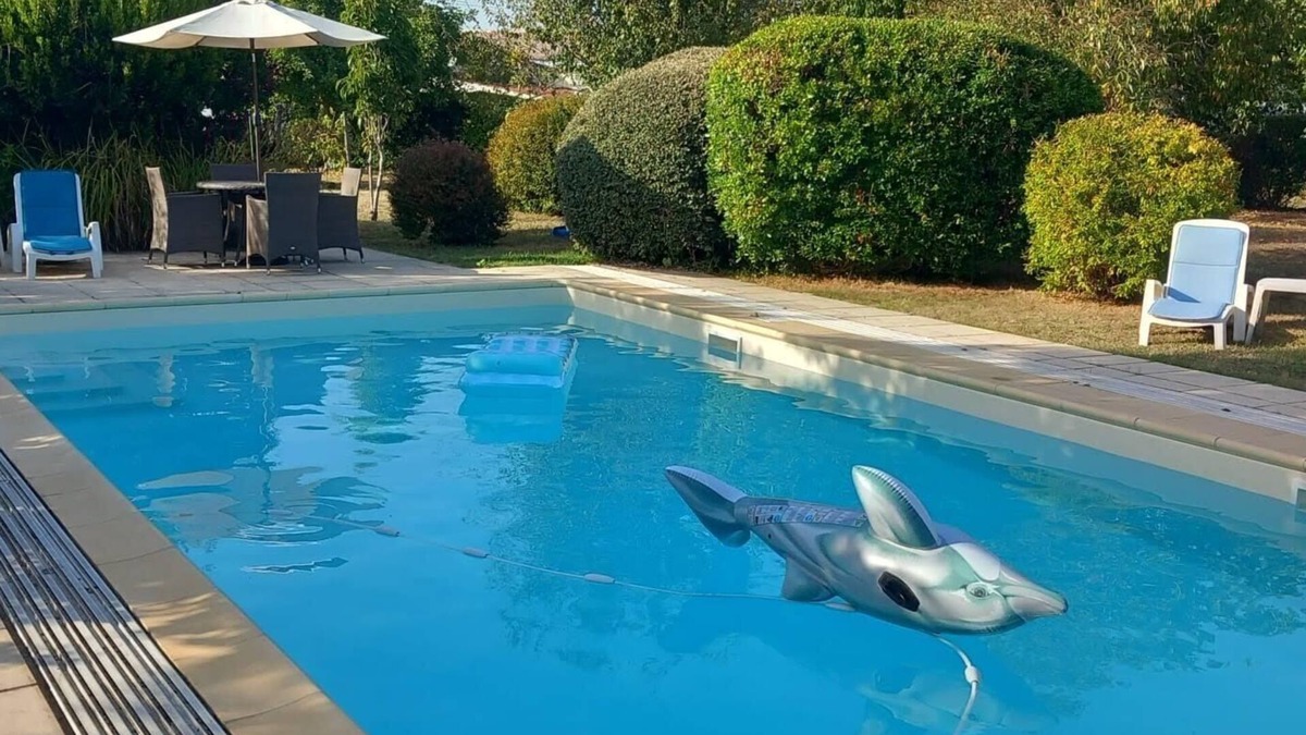 Clion House | Superb 3-bedroom house with beautiful pool in the charming Cognac countryside.