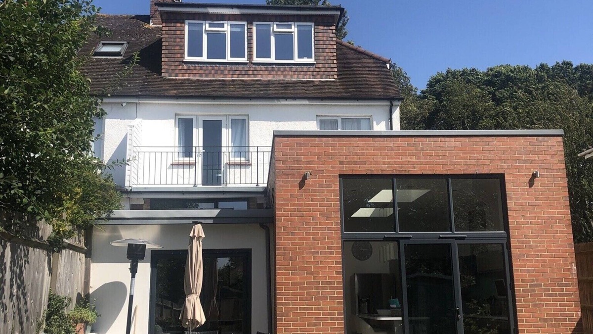 Hove House | Superb 5-bed family house, beach, hot tub, large garden & parking