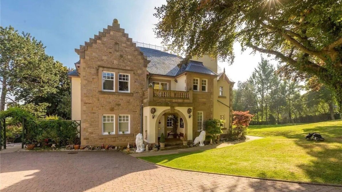 Musselburgh House | Superb 5 bedroom Mansion 20mins from City Centre.
