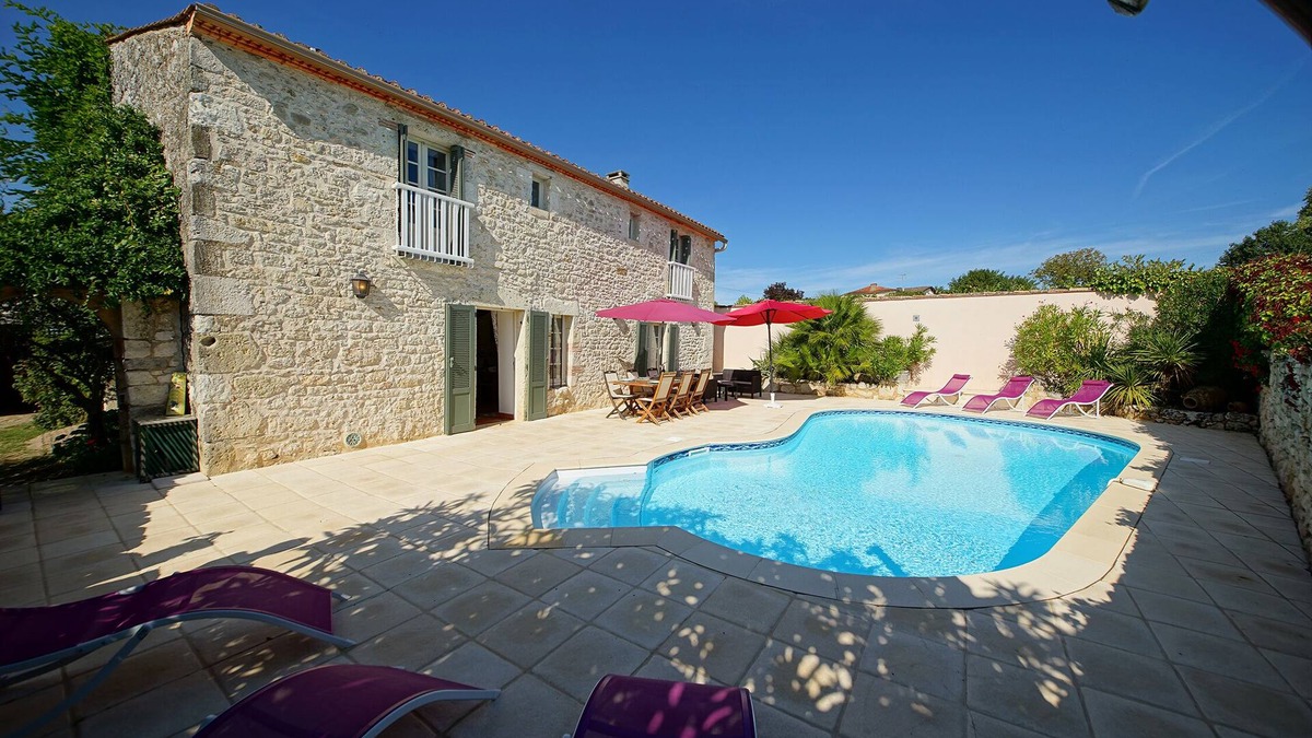 Margueron House | Superb air-conditioned character house with private heated pool *