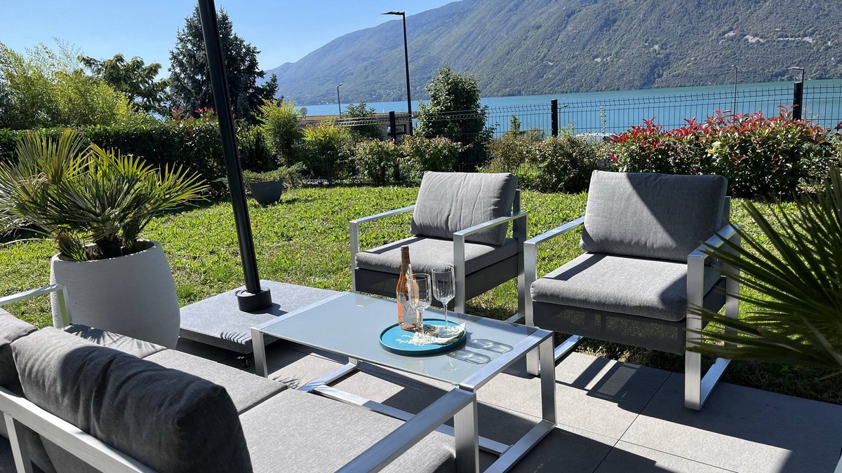 Brison-Saint-Innocent Apartment | Superb apartment with wide lake view and close to the beach