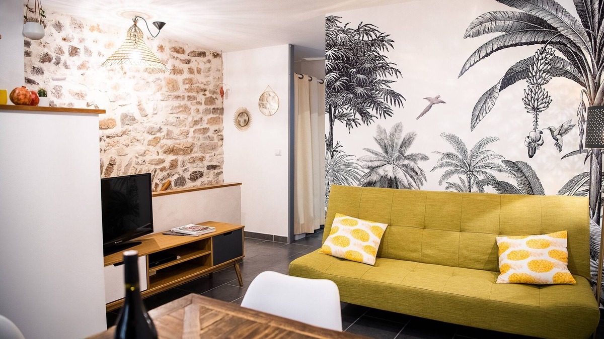 Nimes City Centre Apartment | Superb apartment (3pers) air-conditioned, quiet, ideal location in town center