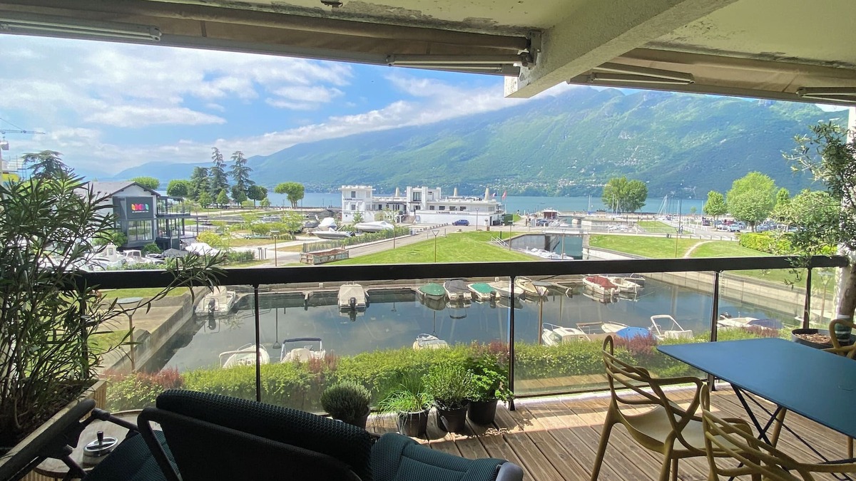 Aix-les-Bains Apartment | Superb apartment in small harbor with lake and marina views.