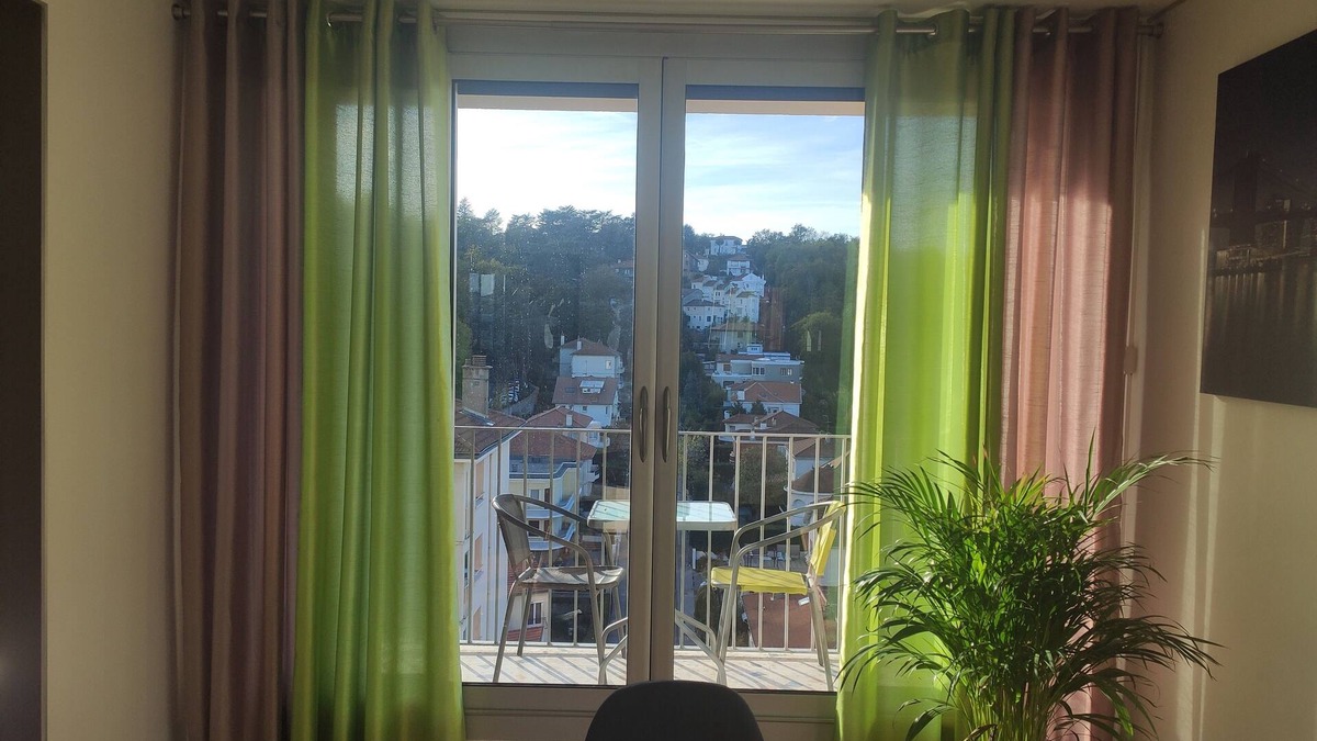 Saint-Etienne Apartment | Superb apartment with free parking and streetcar