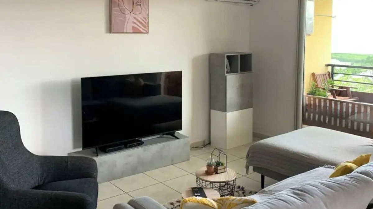 Mamoudzou House | Superb apartment in high valley, parking, sea view -ba