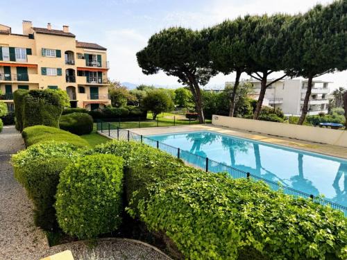Plaine de la Brague Apartment | Superb apartment in provenzal residence with pool