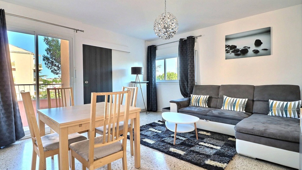 Frejus Plage Apartment | SUPERB APARTMENT T3 60 M2 5 MIN WALK FROM THE BEACH AND SHOPS