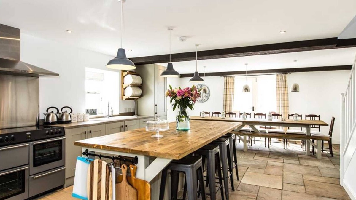 Monyash House | Superb barn conversion with games room, near Monyash, sleeps up to 20 in 7 bedrooms.