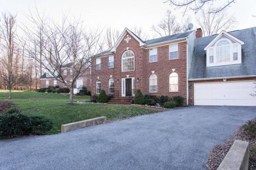 Oxon Hill Apartment | Superb Basement close to the Gaylord MGM Outlets National Harbor