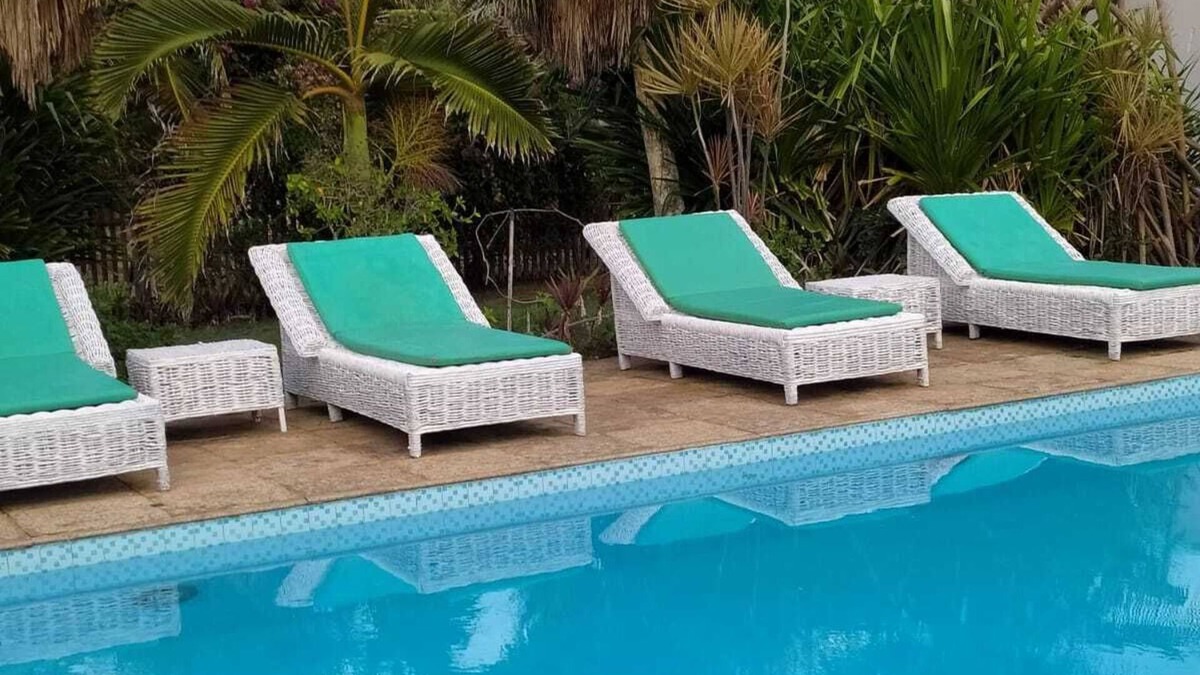 Aguas Belas House | Superb beach villa with pool and large tropical garden