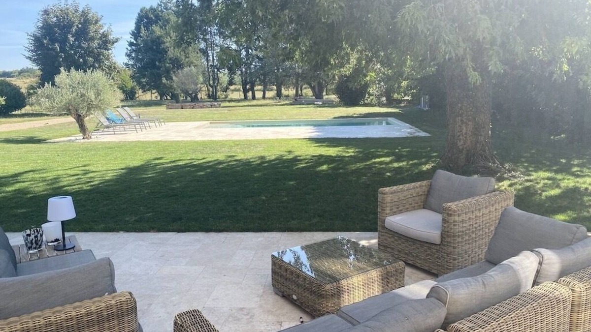 Saint-Savin Bed & Breakfast | Superb bed and breakfast in a luxury property.