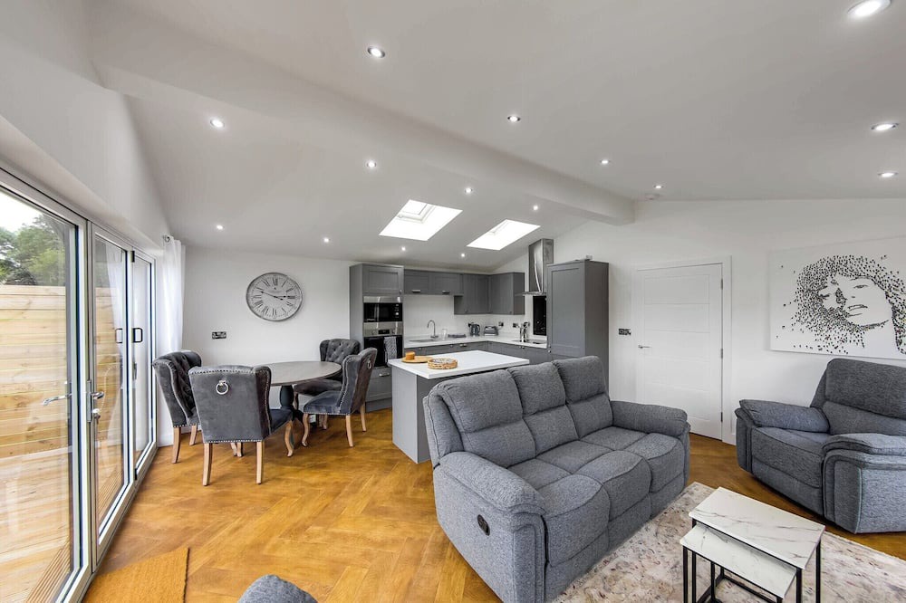 Laceby Ski Chalet | Superb bespoke lodge with two bedrooms sleeping up to four people.