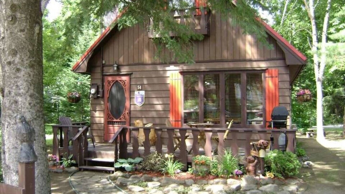 Saint-Sauveur Ski Chalet | Superb chalet located directly in the village of St-Sauveur
