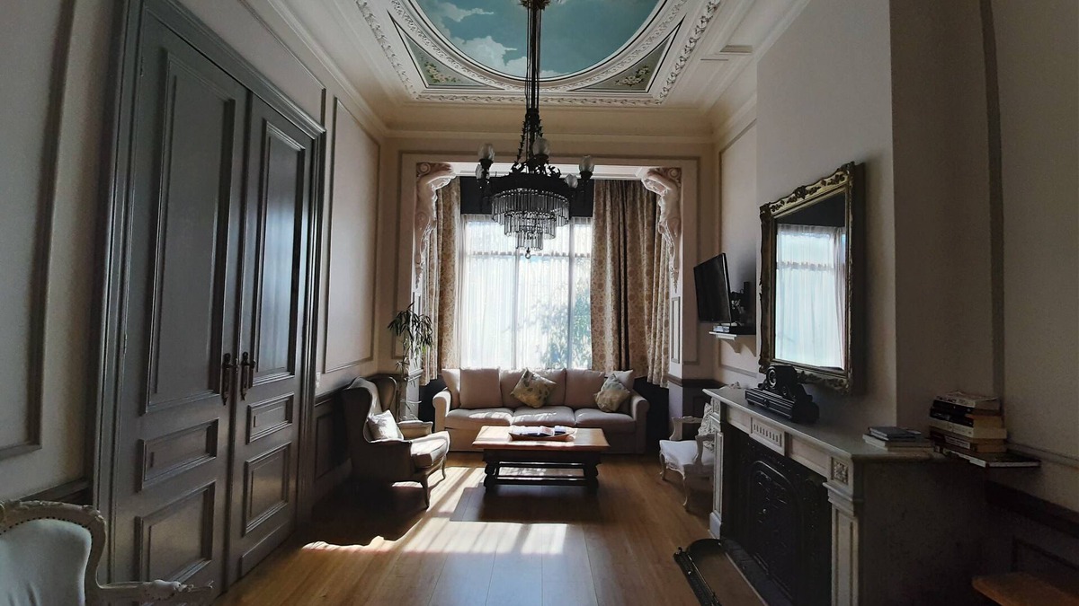 Upper Town Apartment | Superb character duplex in the European district