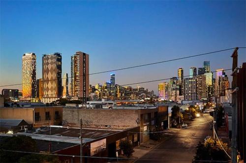 Port Melbourne Apartment | Superb City Views - Apartment, work or just relax!