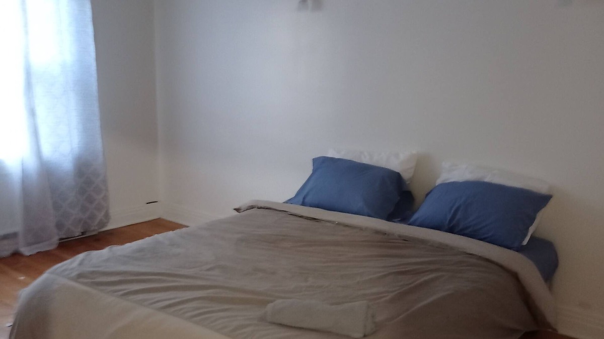 Verdun Apartment | Superb, comfortable 3-bedroom condo-near metro