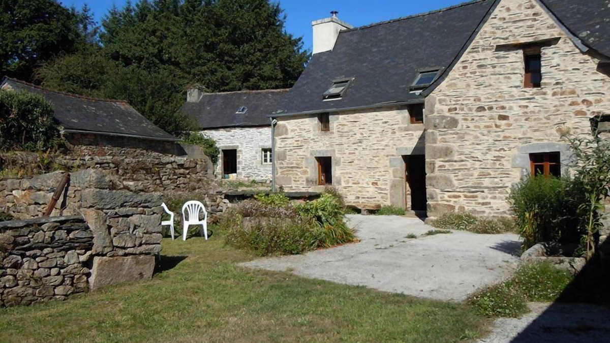 Loqueffret Cottage | superb Cottage in the heart of the Arrée Mountains, in a typical village