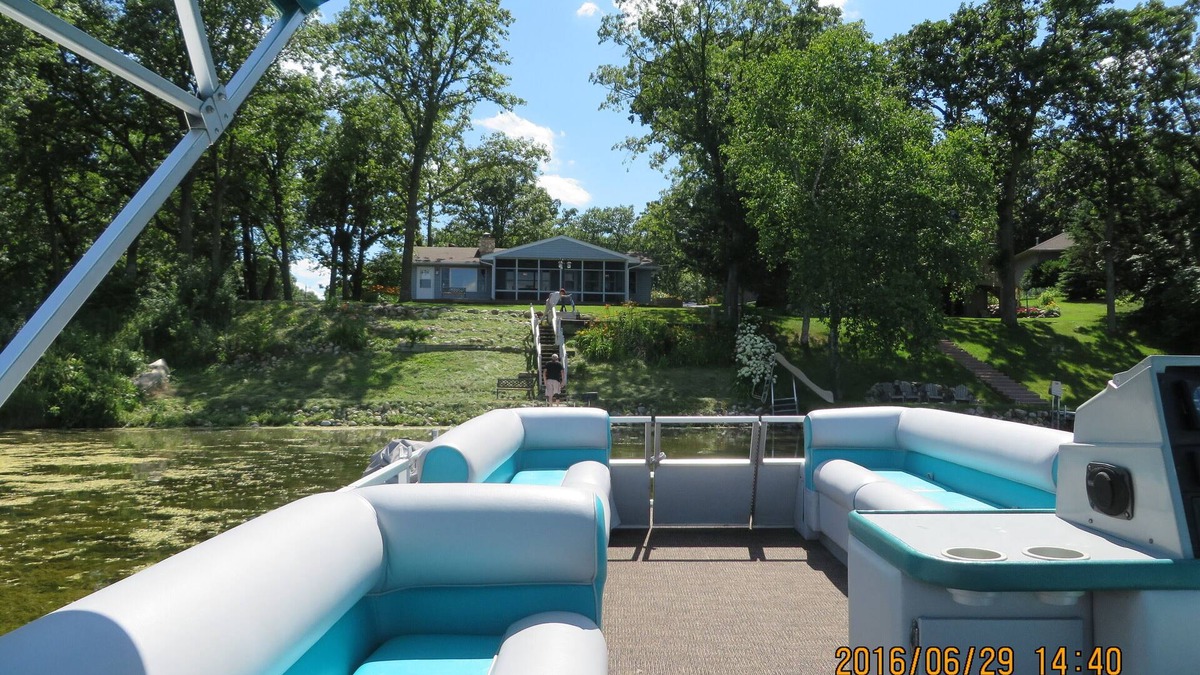 Annandale Cottage | SUPERB COTTAGE, + LUXURY Pontoon Boat @ $100.00/DAY