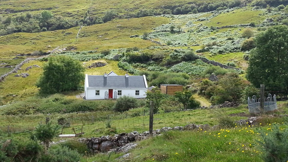 Oughterard House | SUPERB COTTAGE ON 9 ACRES PROPERTY