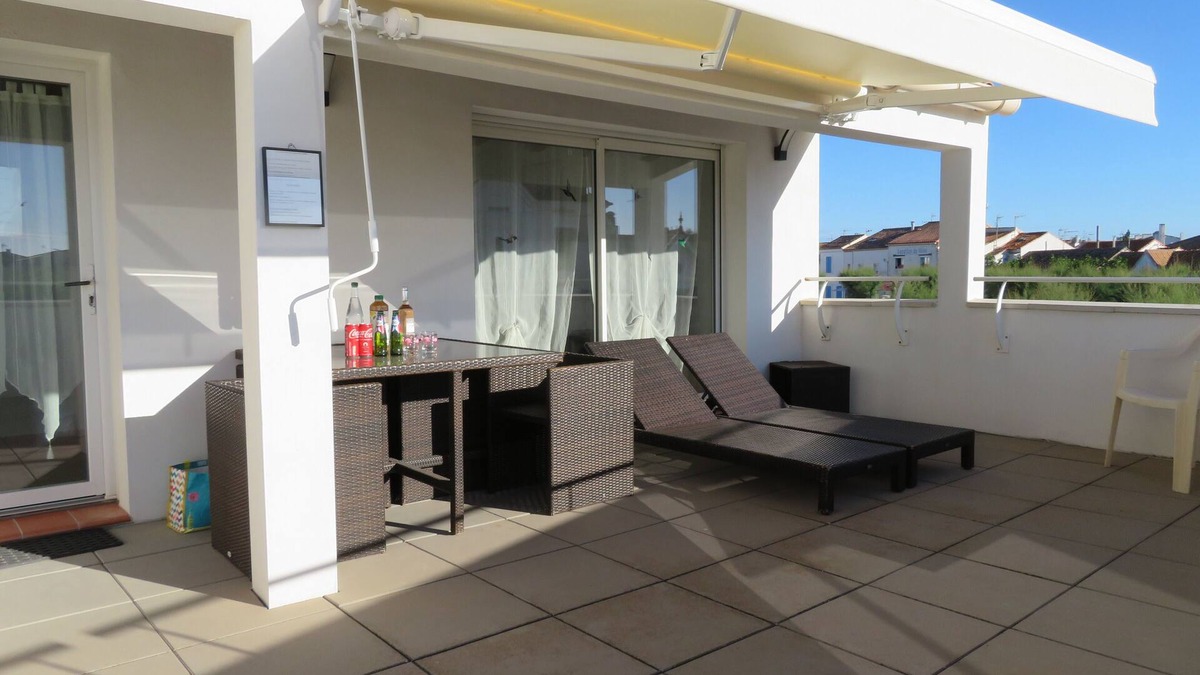 Saintes-Maries-de-la-Mer Apartment | Superb apartment in village center (rated * in 2023)