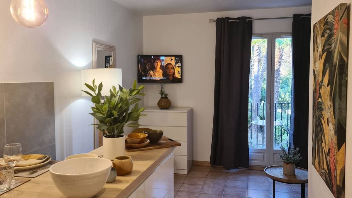 Mouans-Sartoux Apartment | Superb golf-front studio with swimming pool