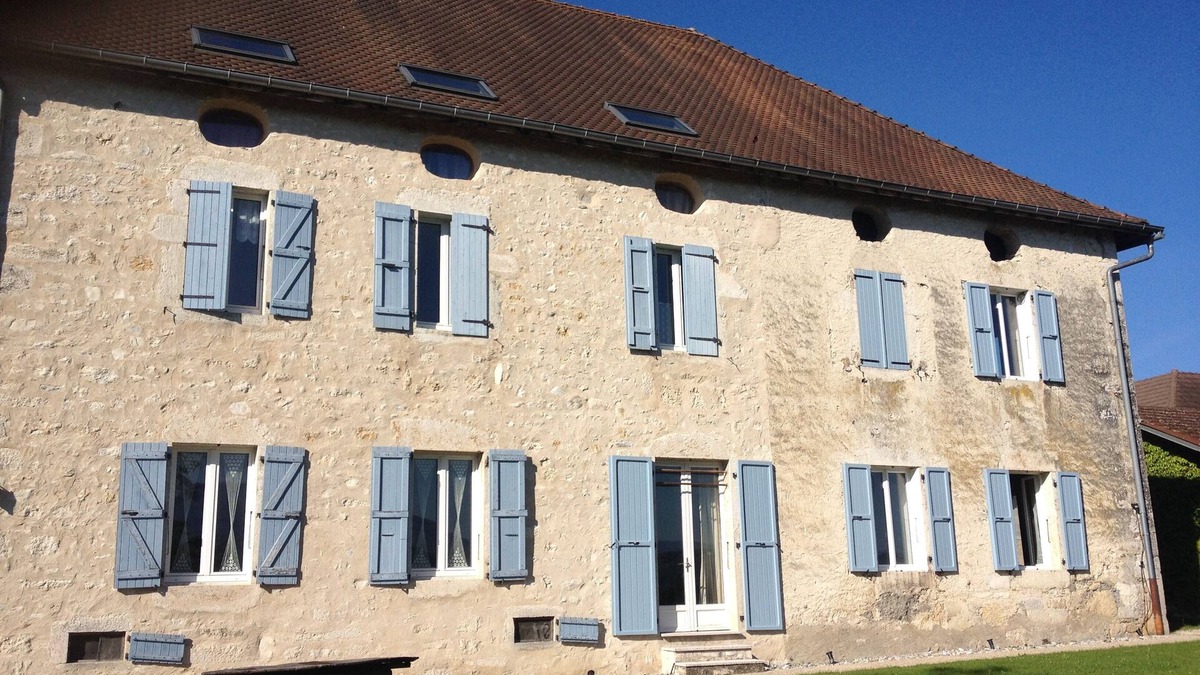 Saint-Martin-de-Bavel Cottage | Superb house with vines and view of the Grand Colombier