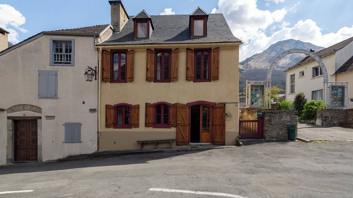 Luz-Saint-Sauveur House | Superb holiday home sleeping up to14 in heart of the Hautes-Pyrenees