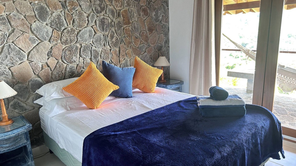 Spring Estate House | Superb house with idyllic views - 5min from the beach - close to bars & rest
