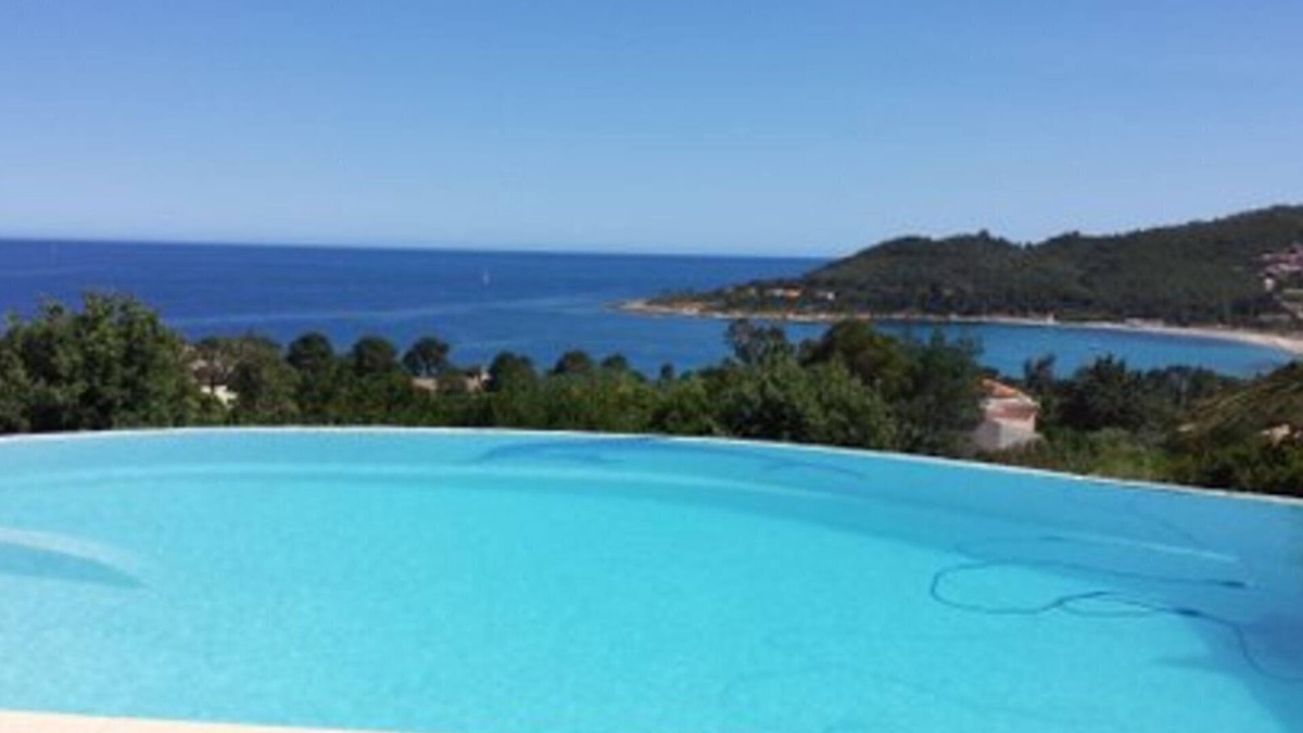 Favone Villa | Superb infinity pool villa with stunning sea views in Favone