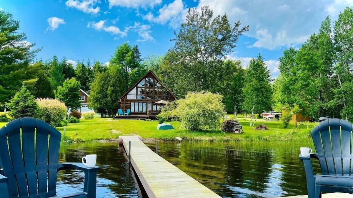 Le Haut-Saint-Francois Regional County Municipality Ski Chalet | Superb log cabin *Spa* *Waterfront*