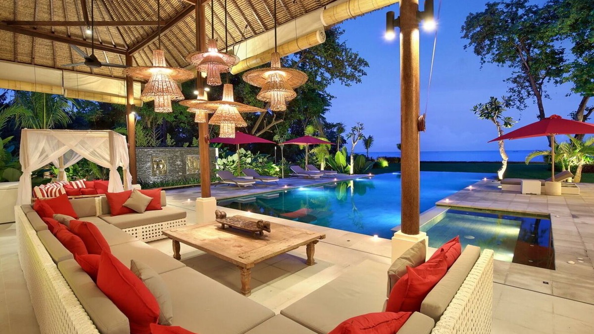 Kalianget Villa | Superb luxury beachfront Villa with Chef & staff. Friends & Family friendly