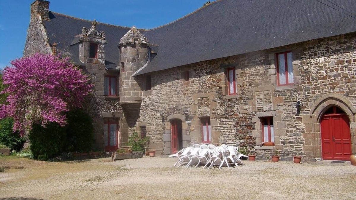 Roz-Landrieux House | Superb mansion, green and quiet, in the heart of tourist activities