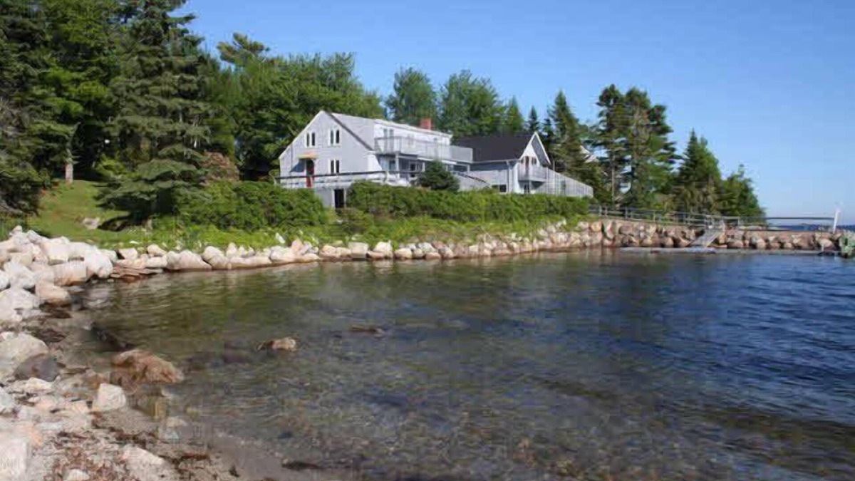 Chester Cottage | Superb Oceanfront with Optional Boathouse