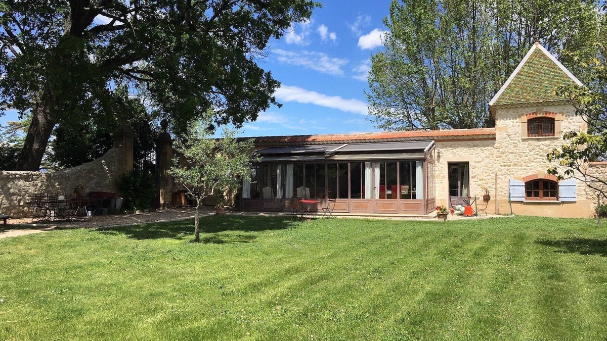 Le Puy-Sainte-Reparade House | Superb outbuilding 136 m2 in prestigious property with swimming pool