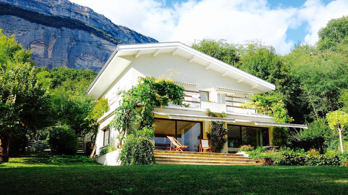 Meylan House | Superb privatized home, exceptional views of the Alps!