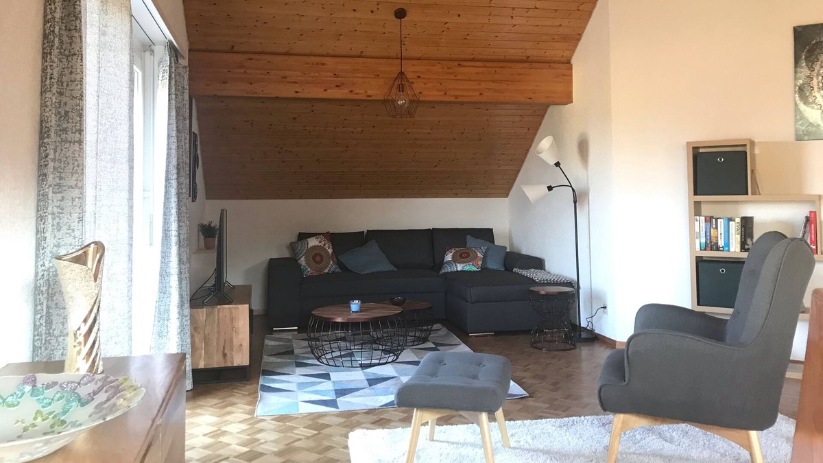 Le Mont-sur-Lausanne Apartment | Superb renovated 3-room apartment 110 m2 parking2 km from Lausanne. bus, shops 100 m.