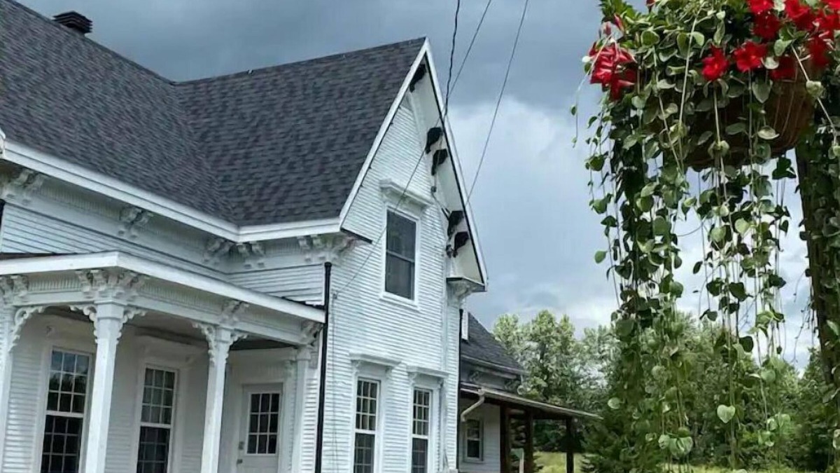 Stanstead Township Ski Chalet | Superb renovated centenary, 3 bedr. AC, 50 arcade 80' games, Netflix.CITQ 304595