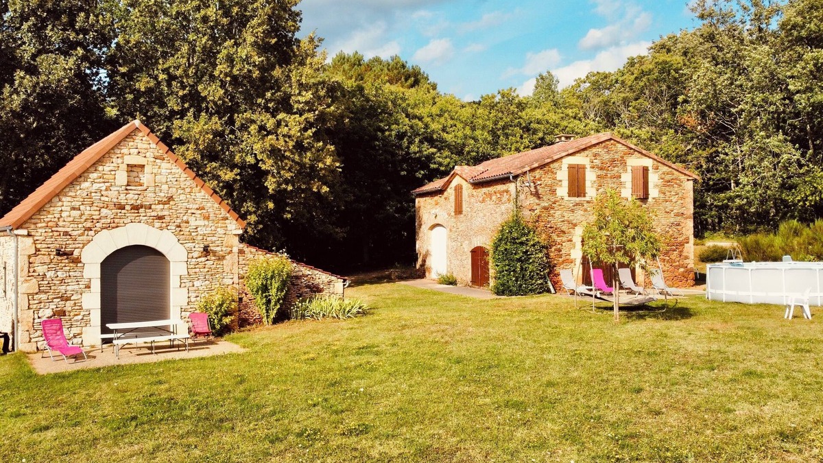 Frayssinet-le-Gelat Villa | Superb restored barn, isolated in the heart of a clearing with swimming pool
