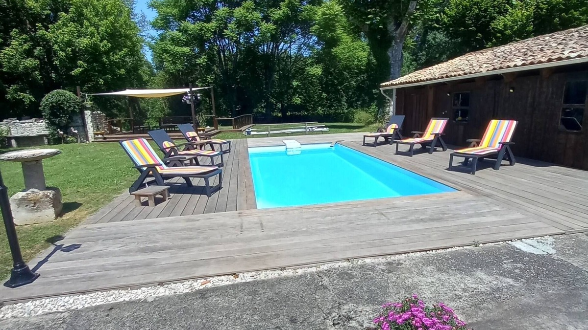Bran House | Superb Rural property for 6 with Private Heated Swimming Pool