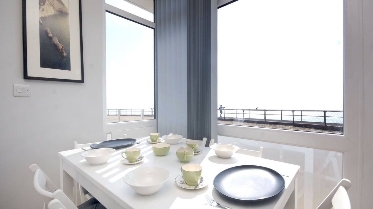 Ventnor Cabin | Superb Sea View, all amenities in walking distance, new renovation