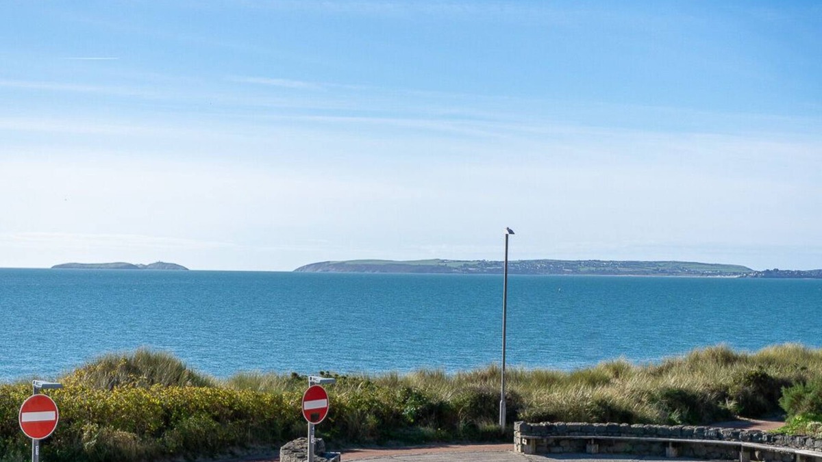 Rhyd-y-clafdy House | Superb Seafront House - Pet-friendly - Best Views.